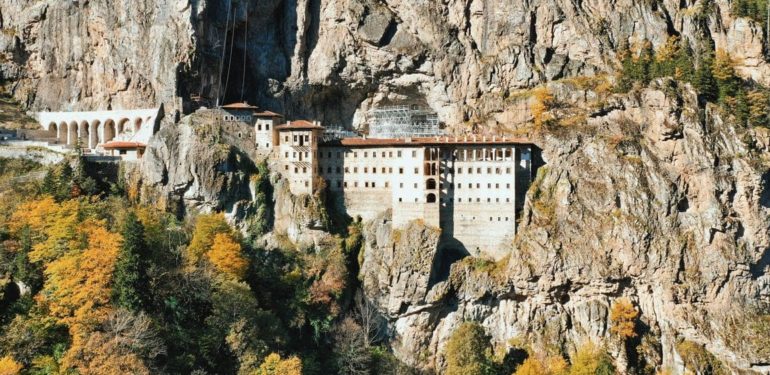 Sümela Manastırı (Meryem Ana Manastırı) Hikayesi