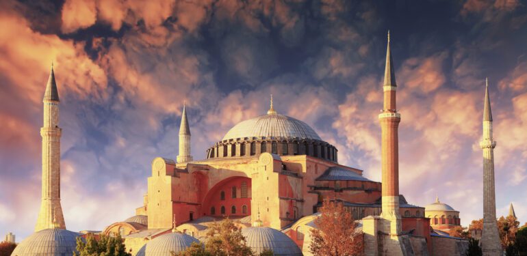 Ayasofya Tarihçesi ve Ayasofya’nın Gezi Rehberi