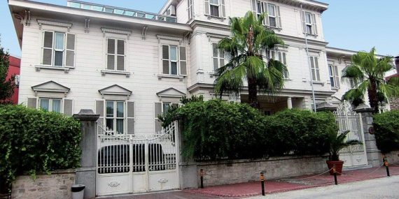 İstanbul’un şirin semti Kumkapı Tarihi dokusuyla büyülüyor